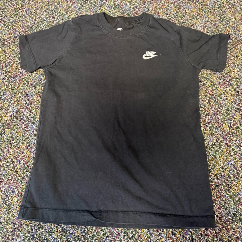 Nike Black Short-Sleeve Crewneck T-Shirt with White Swoosh. Kids size L
